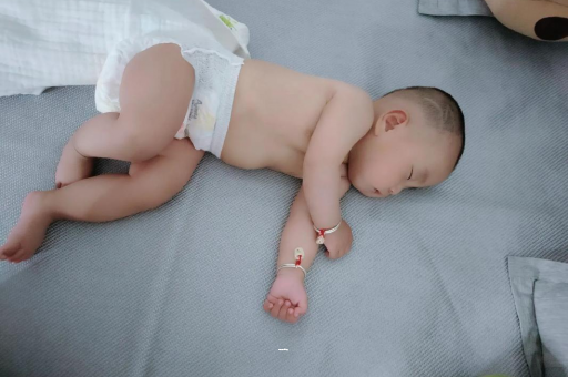南平怀孕肚子撑的难受